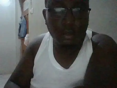 Snapshot of honeyswit chatting on 10/10/25, 10:54 honeyswit online show from 10/10/25, 10:54