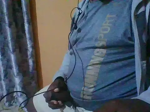 Snapshot of honeyswit chatting on 10/14/25, 10:09 honeyswit online show from 10/14/25, 10:09