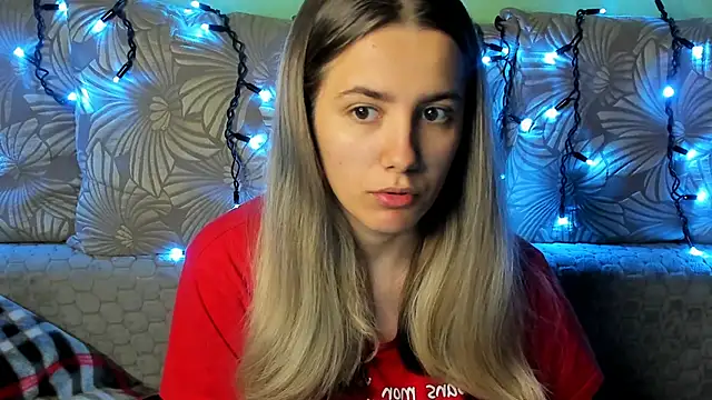 MaggieCake online show from 10/30/25, 03:49