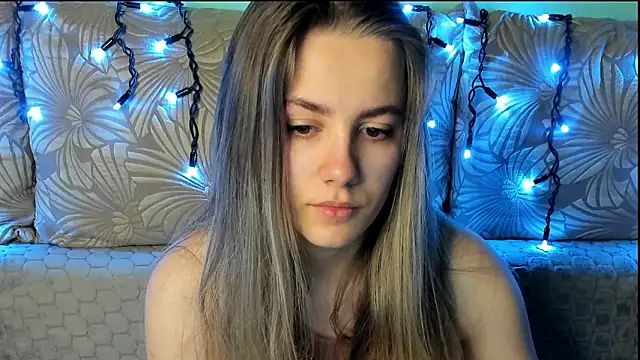 Snapshot of MaggieCake chatting on 03/18/26, 02:48 MaggieCake online show from 03/18/26, 02:48