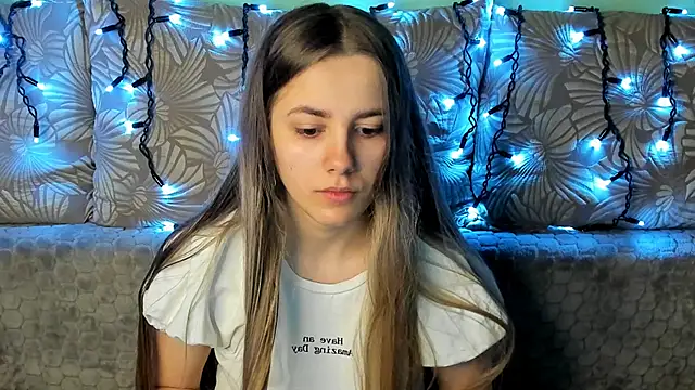 Snapshot of MaggieCake chatting on 03/04/25, 03:44 MaggieCake online show from 03/04/25, 03:44