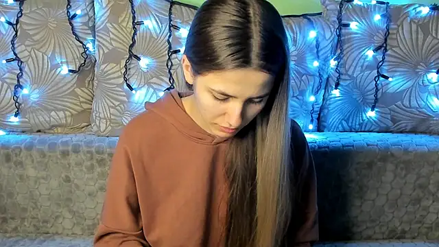 Snapshot of MaggieCake chatting on 12/31/24, 01:36 MaggieCake online show from 12/31/24, 01:36
