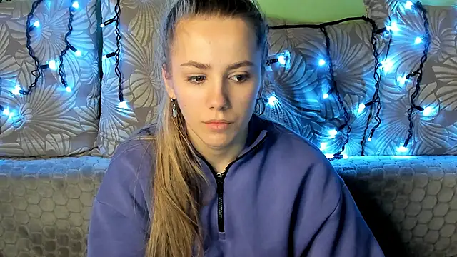 Snapshot of MaggieCake chatting on 01/12/25, 05:56 MaggieCake online show from 01/12/25, 05:56
