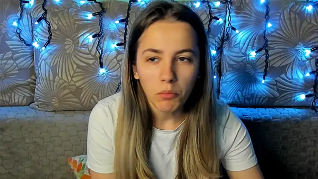 MaggieCake online show from 12/02/25, 03:07