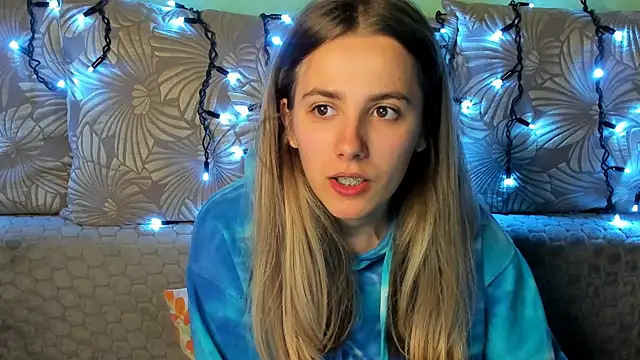 MaggieCake online show from 10/27/25, 03:07