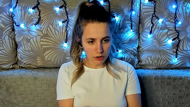 Snapshot of MaggieCake chatting on 03/09/26, 02:59 MaggieCake online show from 03/09/26, 02:59