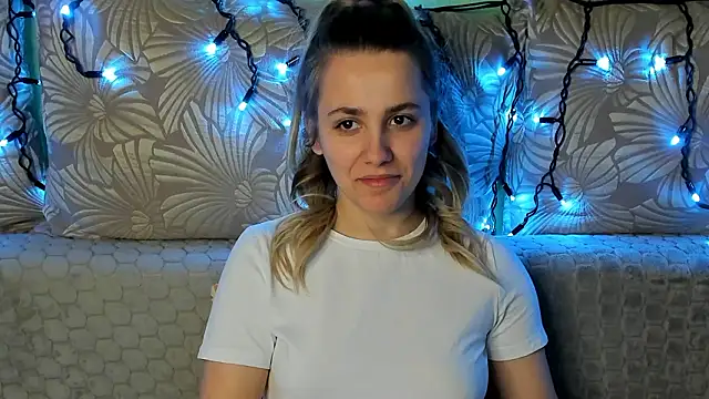 Snapshot of MaggieCake chatting on 03/08/26, 02:04 MaggieCake online show from 03/08/26, 02:04