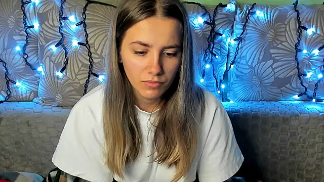 MaggieCake online show from 11/12/25, 03:54