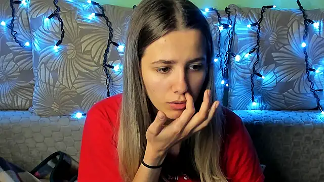 MaggieCake online show from 10/31/25, 03:47