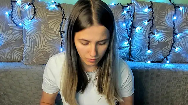 MaggieCake online show from 10/24/25, 02:21