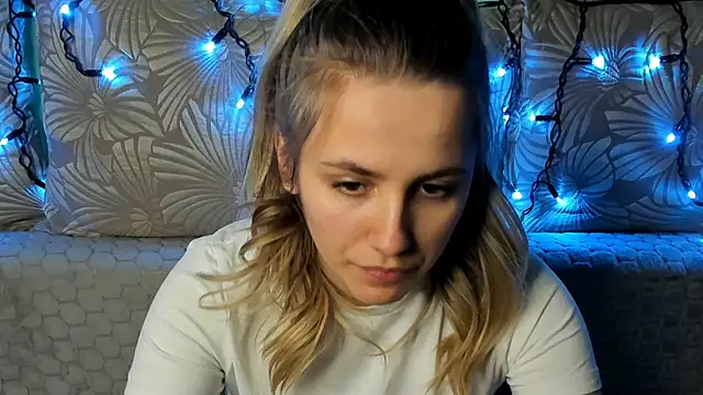 Snapshot of MaggieCake chatting on 03/08/26, 01:22 MaggieCake online show from 03/08/26, 01:22