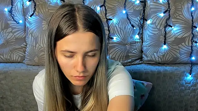 MaggieCake online show from 10/22/25, 02:44