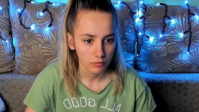 MaggieCake online show from 12/14/25, 01:23