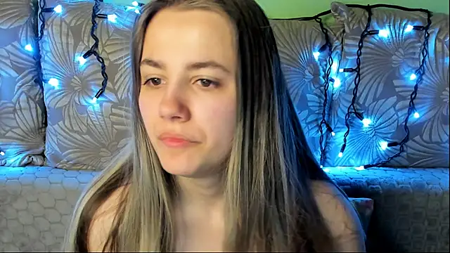 Snapshot of MaggieCake chatting on 03/24/26, 02:44 MaggieCake online show from 03/24/26, 02:44