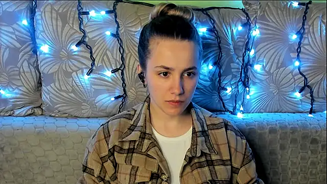 Snapshot of MaggieCake chatting on 04/13/26, 12:14 MaggieCake online show from 04/13/26, 12:14