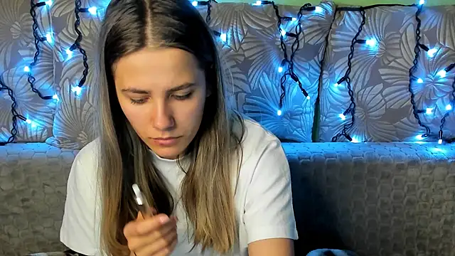 MaggieCake online show from 11/13/25, 04:05