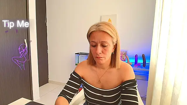 Snapshot of Naty_Stone chatting on 09/22/25, 07:53 Naty Stone online show from 09/22/25, 07:53