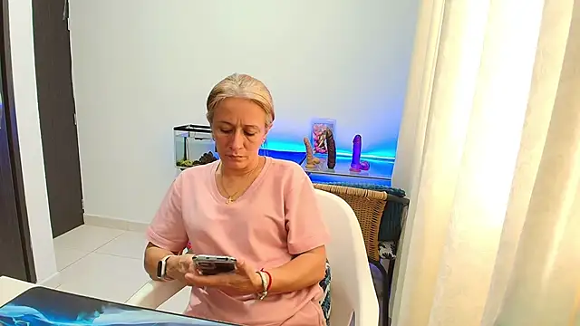 Snapshot of Naty_Stone chatting on 09/29/25, 08:36 Naty Stone online show from 09/29/25, 08:36