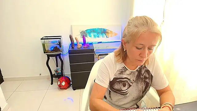 Snapshot of Naty_Stone chatting on 10/20/25, 06:41 Naty Stone online show from 10/20/25, 06:41