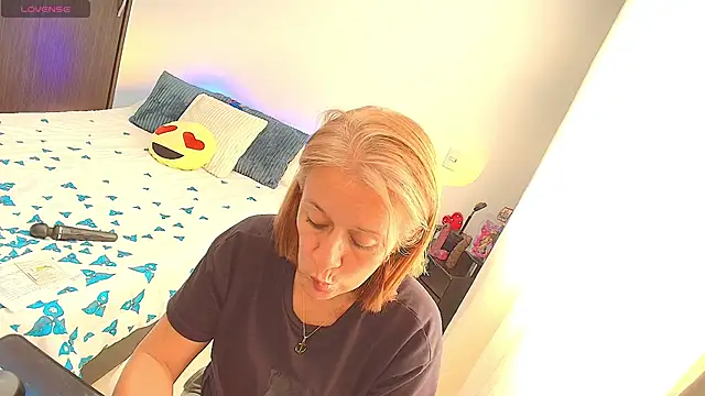 Snapshot of Naty_Stone chatting on 09/08/25, 08:08 Naty Stone online show from 09/08/25, 08:08