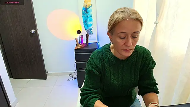 Snapshot of Naty_Stone chatting on 11/26/25, 09:26 Naty Stone online show from 11/26/25, 09:26