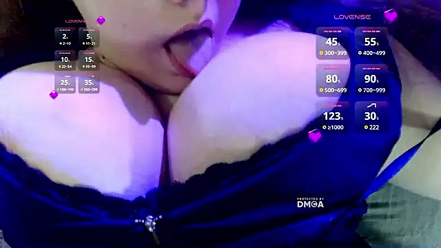 Snapshot of Mrs_Dream chatting on 03/18/25, 01:02 Mrs Dream online show from 03/18/25, 01:02