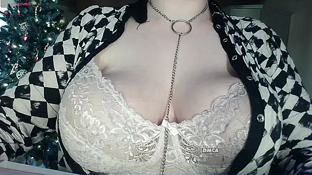 Snapshot of Mrs_Dream chatting on 07/11/26, 04:02 Mrs Dream online show from 07/11/26, 04:02