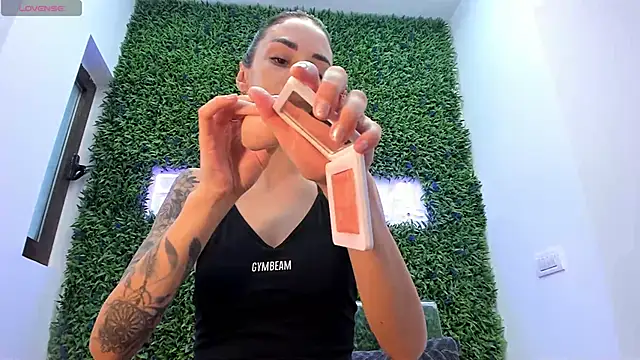 Snapshot of realhotfallingdevil chatting on 09/11/25, 11:32 realhotfallingdevil online show from 09/11/25, 11:32