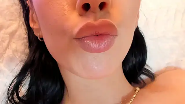 Snapshot of realhotfallingdevil chatting on 12/04/24, 07:44 realhotfallingdevil online show from 12/04/24, 07:44