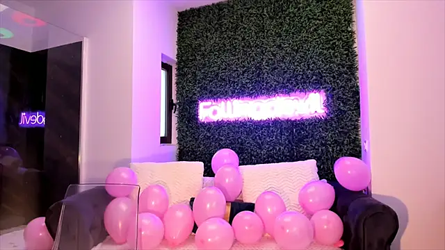 Snapshot of realhotfallingdevil chatting on 02/14/25, 08:52 realhotfallingdevil online show from 02/14/25, 08:52