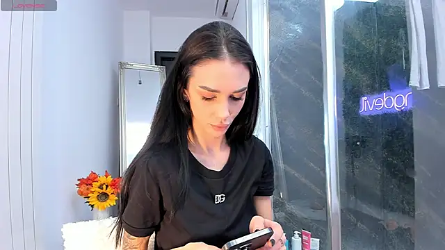 Snapshot of realhotfallingdevil chatting on 10/10/25, 05:08 realhotfallingdevil online show from 10/10/25, 05:08