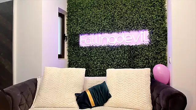 Snapshot of realhotfallingdevil chatting on 02/20/25, 09:44 realhotfallingdevil online show from 02/20/25, 09:44