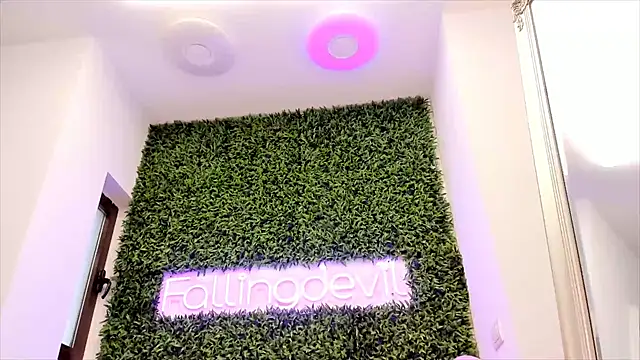 Snapshot of realhotfallingdevil chatting on 02/20/25, 12:47 realhotfallingdevil online show from 02/20/25, 12:47