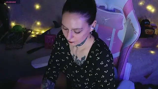 Ginger Stay online show from 04/27/26, 09:46