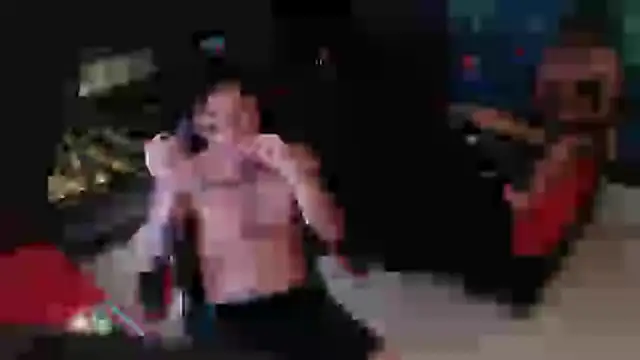 Snapshot of dounolimist777 chatting on 12/19/25, 03:32 dounolimist777 online show from 12/19/25, 03:32