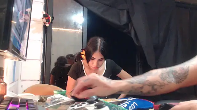 Snapshot of dounolimist777 chatting on 12/14/25, 02:18 dounolimist777 online show from 12/14/25, 02:18