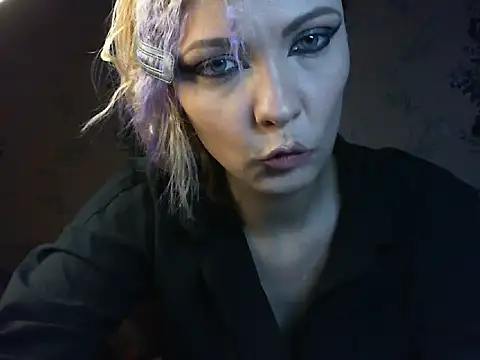 WildMissNiks online show from 04/11/26, 07:45