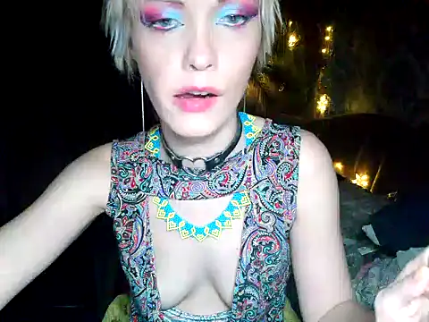 Snapshot of WildMissNiks chatting on 12/23/24, 01:45 WildMissNiks online show from 12/23/24, 01:45