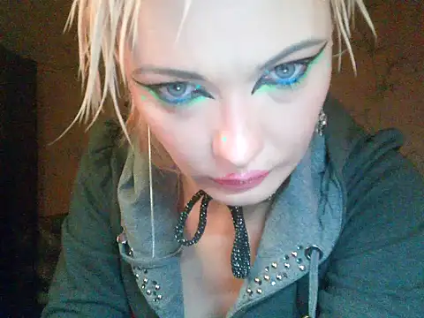 WildMissNiks online show from 11/12/25, 08:18