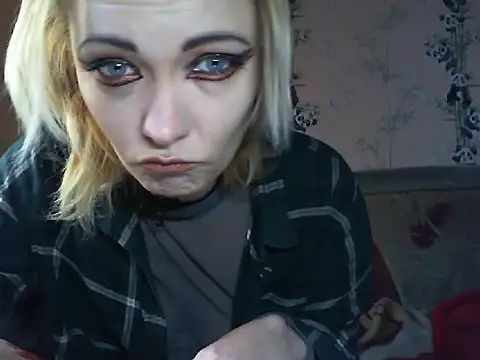 WildMissNiks online show from 05/06/26, 06:39