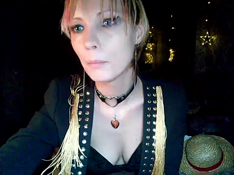 Snapshot of WildMissNiks chatting on 12/22/24, 02:06 WildMissNiks online show from 12/22/24, 02:06