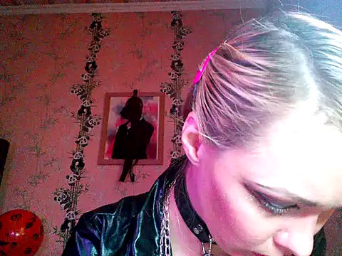 WildMissNiks online show from 10/30/25, 08:45