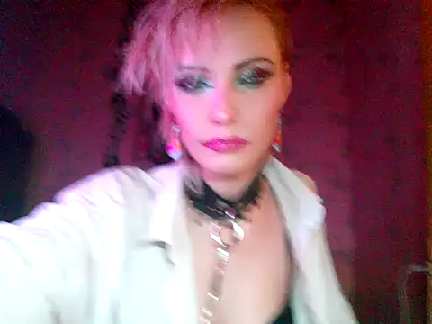 WildMissNiks online show from 12/04/25, 08:24