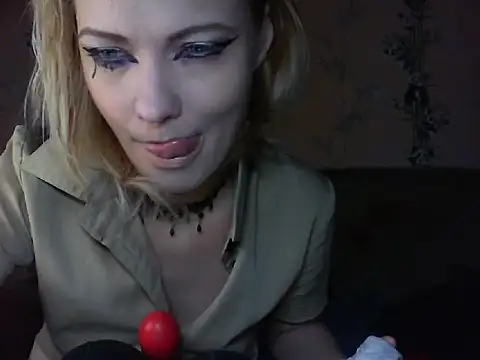 Snapshot of WildMissNiks chatting on 06/19/26, 07:47 WildMissNiks online show from 06/19/26, 07:47
