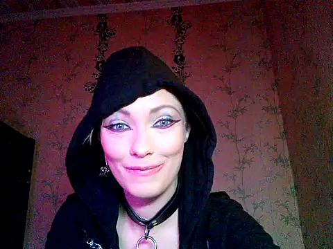 WildMissNiks online show from 11/21/25, 09:30