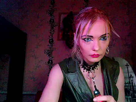 WildMissNiks online show from 11/27/25, 08:48