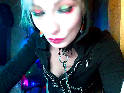 WildMissNiks online show from 12/22/25, 09:42
