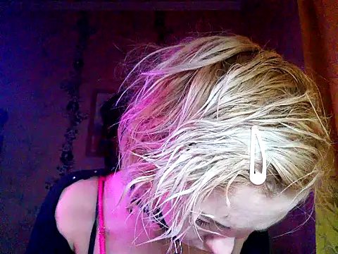 WildMissNiks online show from 12/16/25, 10:19