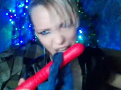 Snapshot of WildMissNiks chatting on 12/28/24, 11:09 WildMissNiks online show from 12/28/24, 11:09