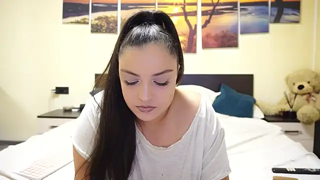 Snapshot of adelline chatting on 10/17/25, 08:43 adelline online show from 10/17/25, 08:43